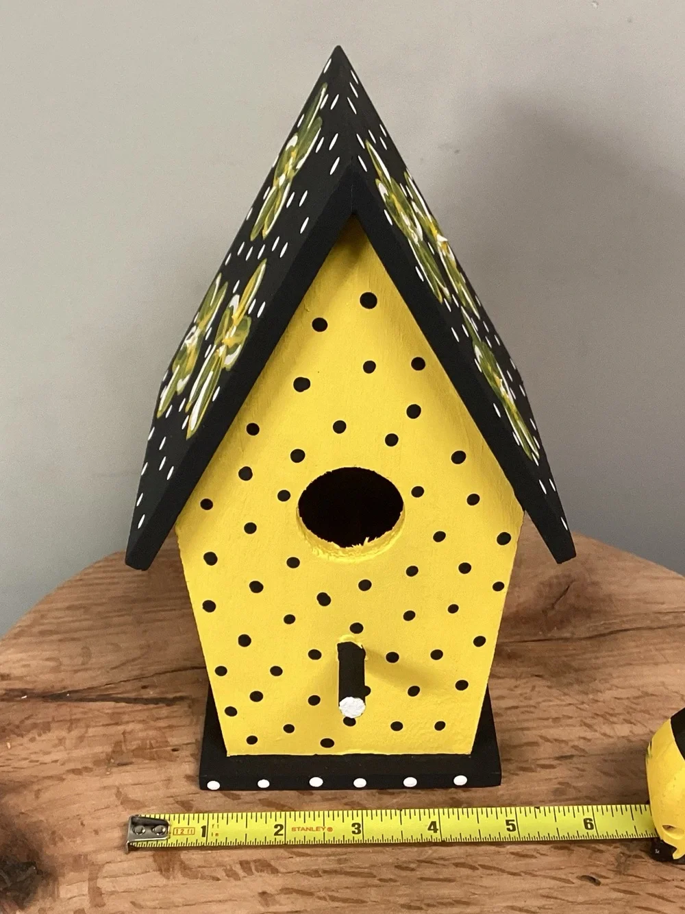 🟡 Hand Painted / Solid Wood & New - Beautiful Birdhouse with Floral Design